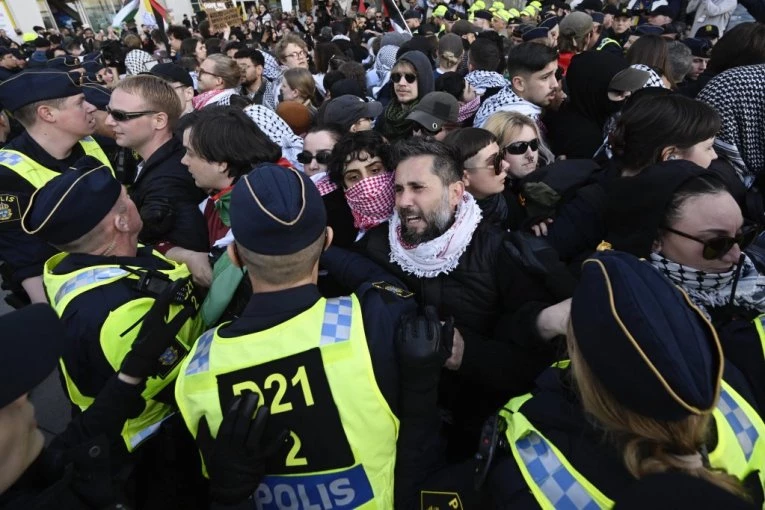 IZBILI SUKOBI U MALMEU! Opšti haos, opsadno stanje, policijske snage na sve strane! (VIDEO)