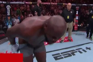 ŠOKANTNO: Borac skinuo šorts i pokazao zadnjicu publici posle pobede! (VIDEO)