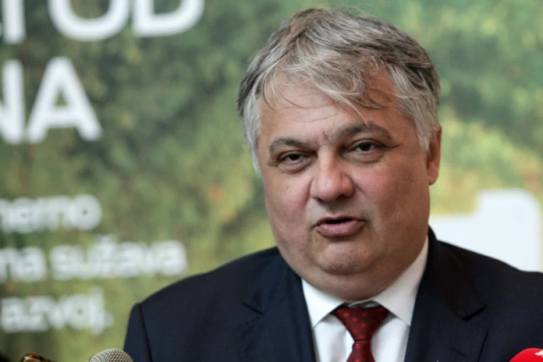 Vladimir Lučić: Kampanjom podižemo svest najmlađih o pravilnoj upotrebi novih tehnologija! (FOTO)