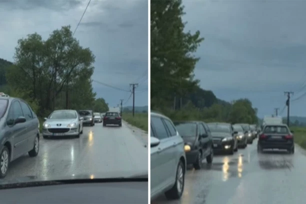 NEVREME NAPRAVILO HAOS KOD POŽEGE! Grom udario u dalekovod, veliki broj ljudi bez struje! ŽICE PALE NA PUT, SAOBRAĆAJ PARALISAN! (VIDEO)