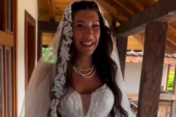 DINA VIŠE NIJE ŽIVOJINOVIĆ! Unuka legendarnog Bate napravila ŽIVOTNU PROMENU!