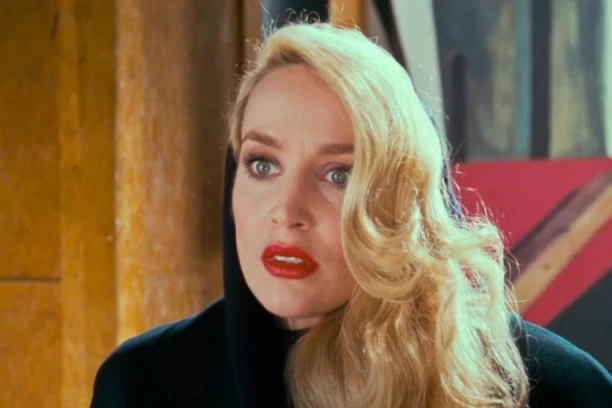 NAJPOZNATIJA PLAVUŠA SE UDALA ZA MILIJARDERA, PA PROPALA:  Evo šta se tu desilo i kako su raskinuli