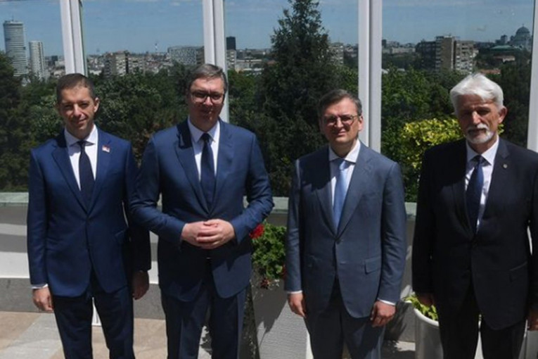 "UKAZAO SAM MU NA SVE PROBLEME SA KOJIMA SE SRBIJA SUOČAVA" Vučić se sastao sa Kulebom! (FOTO)