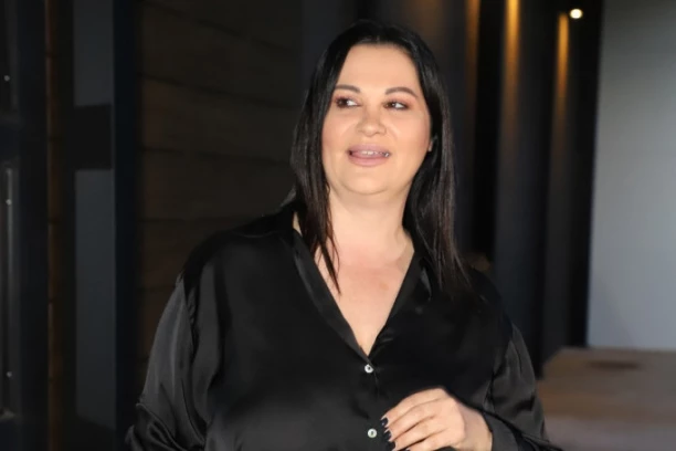 JANA TODOROVIĆ IDE NA OPERACIJU! Folkerka ovako hoće da se oslobodi viška kilograma! Mora da otputuje van Srbije!