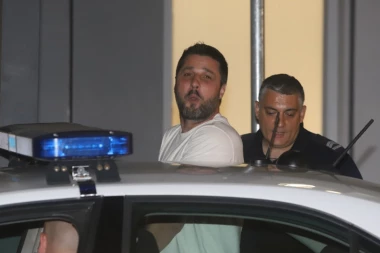 KOMŠIJA MARKA MILJKOVIĆA OPISAO JEZIVE SCENE, OVO SE DEŠAVALO PRE PRIVOĐENJA: U stanu bile dve bebe i žena, pretrpeli su OGROMAN STRES!