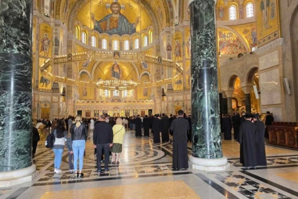 OVO JE NAJLEPŠA CRKVA U EVROPI! Influenser došao u Srbiju i PAO NA KOLENA zbog lepote našeg simbola! (VIDEO)