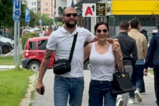 VELJKO RAŽNATOVIĆ STIGAO U PORODILIŠTE SA CECOM! Ponosni tata izustio samo jedno! Čestitke stižu sa svih strana! (FOTO)