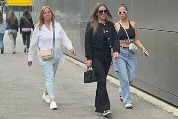 RODIĆI POLAKO PRISTIŽU U PORODILIŠTE! Ponosna baka Danijela ne skida osmeh sa lica! Došla sa ćerkama Natašom i Bojanom! (FOTO)