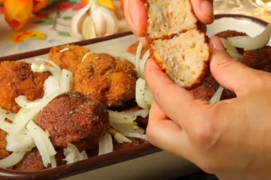 NAJUKUSNIJI PILEĆI MEDALJONI KOJI ĆE VAS ODUŠEVITI: Sigurno im nećete odoleti, probajte ih po ovom RECEPTU