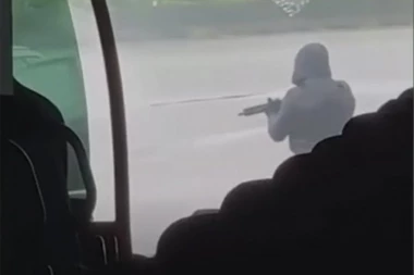 NAPADNUT POLICIJSKI KONVOJ: Ima mrtvih!