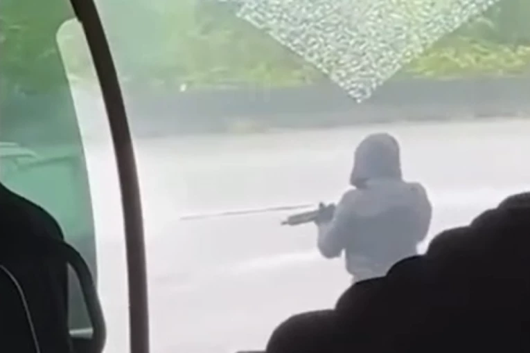 CELA ZEMLJA NA NOGAMA POSLE UBISTVA ZATVORSKIH ČUVARA: Krenula masovna potera za napadačima, podignuti i helikopteri!