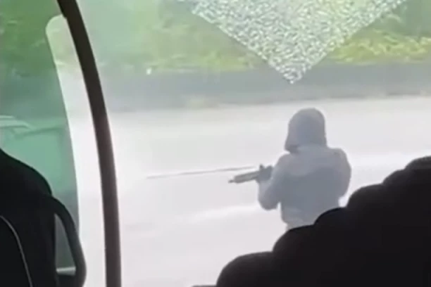 CELA ZEMLJA NA NOGAMA POSLE UBISTVA ZATVORSKIH ČUVARA: Krenula masovna potera za napadačima, podignuti i helikopteri!