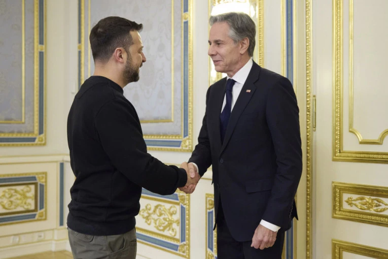 BLINKEN PONOVO NENAJAVLJEN BANUO U KIJEV: Pomoć će napraviti pravu razliku u tekućoj borbi protiv ruske agresije (VIDEO)
