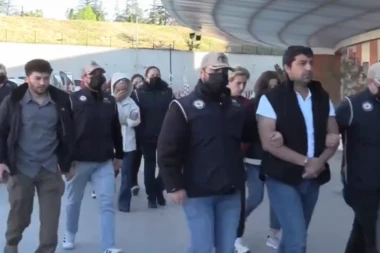 MASOVNA HAPŠENJA U TURSKOJ: Erdogan uklanja sledbenike svog smrtnog neprijatelja (VIDEO)