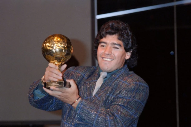 DECA ĆE ISKOPATI MARADONU: Evo šta nameravaju da urade sa njegovim telom
