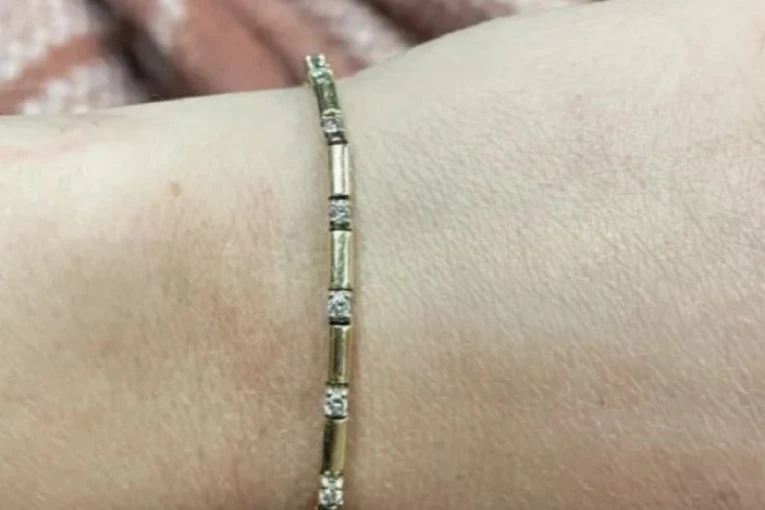 KUPILA NA BUVLJAKU NARUKVICU ZA 1.500 DINARA: Kad joj je drugarica rekla pravu vrednost, zanemela je u čudu