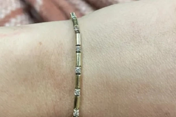 KUPILA NA BUVLJAKU NARUKVICU ZA 1.500 DINARA: Kad joj je drugarica rekla pravu vrednost, zanemela je u čudu