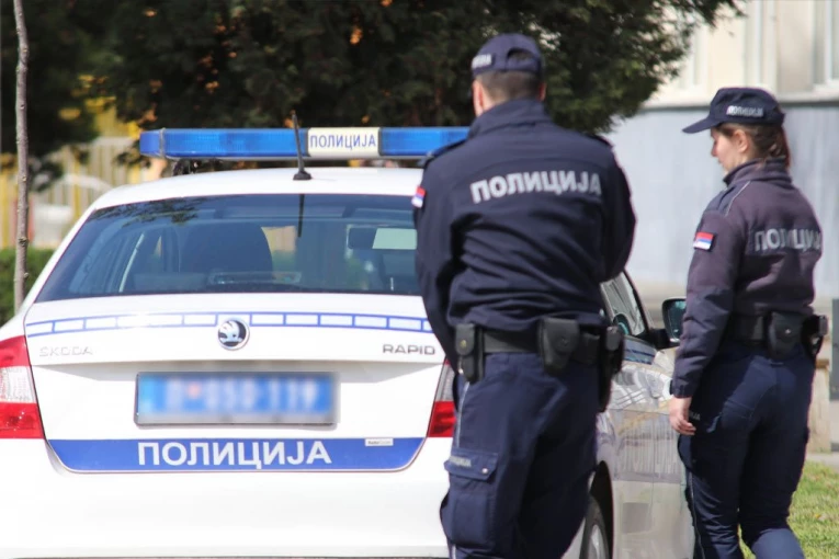 OTELI MUŠKARCA, PA POKUŠALI DA IZNUDE 5.000 EVRA! Užas u Beogradu!