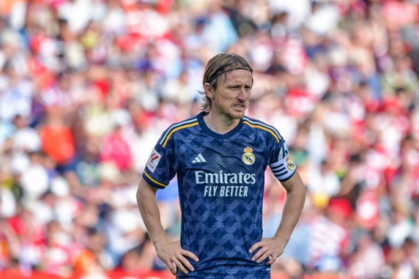 MODRIĆ POSTAO NAJSLAVNIJI IGRAČ U ISTORIJI REALA: Hrvat otkrio do kad će da igra fudbal