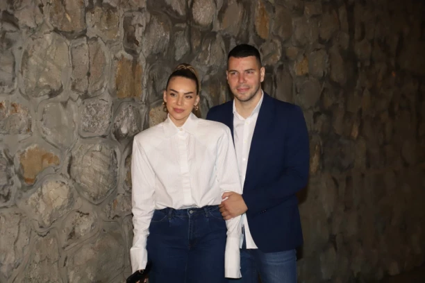 BRAČNI PAR ZADUŽEN ZA ATMOSFERU KOD RAŽNATOVIĆA: Sve je spremno za žurku povodom rođenja Veljkovog TREĆEG SINA!