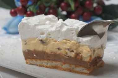 NAJLON TORTA: Jednostavna puslica koja će uspeti i početnicima, ovaj RECEPT svi obožavaju