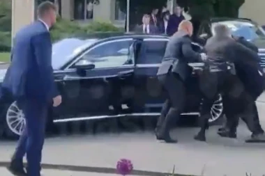 ATENTATOR NA ROBERTA FICA UZVIKNUO JEZIVE REČI! Izrešetao ga sa više HITACA! Nije imao milosti! (VIDEO)