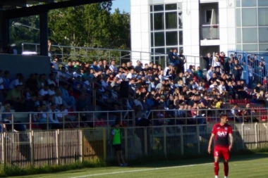 NAVIJAČI SU OSETILI TRENUTAK: Tribine su bile male da prime sve zainteresovane - na "Satelitu" se živi za fudbal! (FOTO GALERIJA)