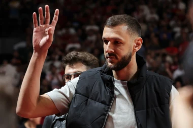 KLJUČA U PIONIRU: Ovacije za novog košarkaša: „Uroš je jedan od nas“! Stigli Teodosići i legende Zvezde