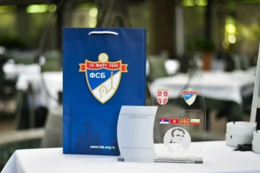 LEGENDA NIKADA NEĆE BITI ZABORAVLJENA: Tradicija je nastavljena - delegacije FSB i FSS položile vence na grob Miljana Miljanića! (FOTO GALERIJA)