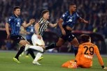 DUŠANE, MAJSTORE! Vlahović otresao čuvara i doneo Juventusu trofej (VIDEO)