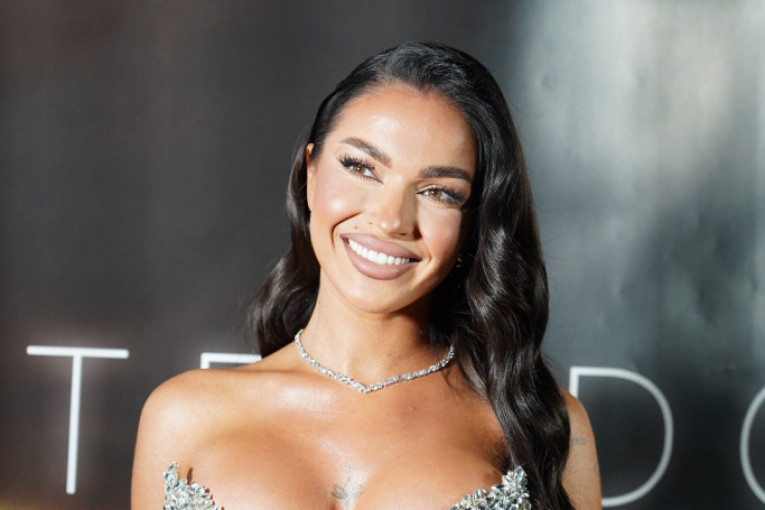 Teodora Džehverović na promociji novog albuma "Žena bez adrese"