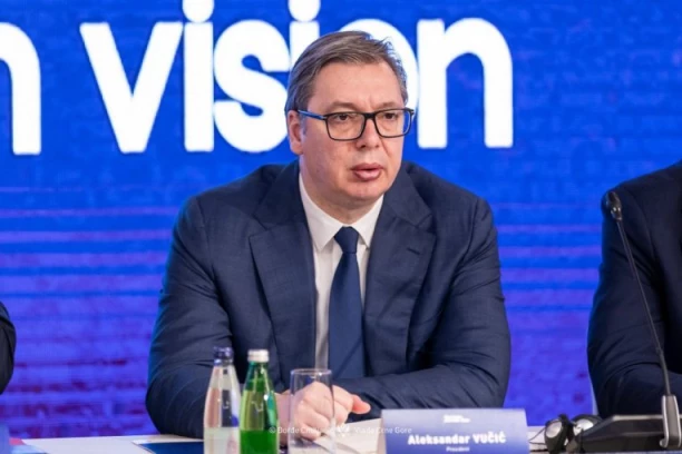 "REZOLUCIJA O JASENOVCU JE DOBRA IDEJA"! Predsednik Vučić istakao da će gledati da je "oberučke prihvatimo"!