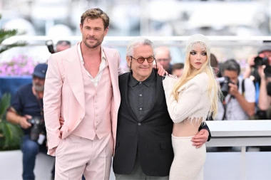 OVACIJE U KANU ZA "POBESNELOG MAKSA": Kris Hemsvort sa suzama u očima slušao aplauz publike! OBJAVLJENE I PRVE KRITIKE FILMA!