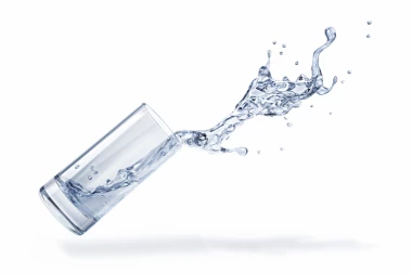 PROSIPANJE VODE ZA NEKIM: Šta se krije iza ovog starog srpskog običaja?