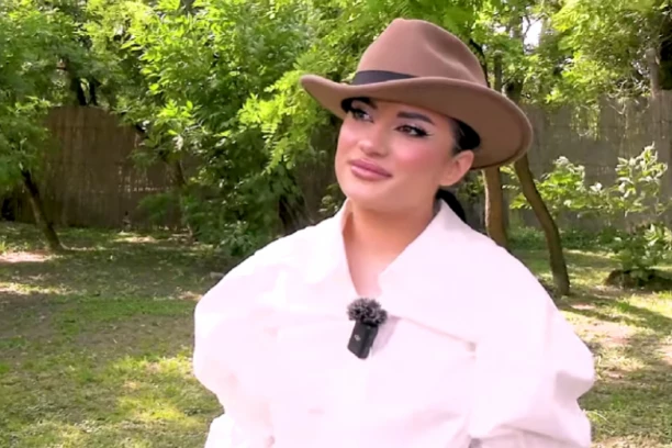 KO MENE OŽENI, OPŠTINA GA SAHRANJUJE: Barbaru Bobak ZAPROSILI na nastupu, pevačica hitno reagovala! (VIDEO)