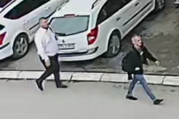 ONI SU OJADILI VLASNICU MENJAČNICE NA KUĆNOM PRAGU! Oteli joj OGROMAN NOVAC! Imali su tačno RAZRAĐENI PLAN! (FOTO)