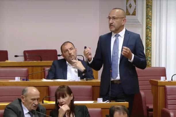 "TREBA GA METKOM U ČELO" Zastrašujuće pozivanje člana HDZ-a na nasilje u Hrvatskom saboru i to dan nakon atentata na Roberta Fica! (VIDEO)