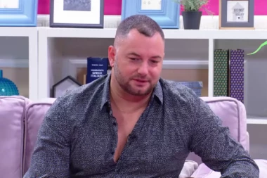 NAŠ PEVAČ NAPADNUT I OPLJAČKAN: Hitno se oglasio i UPOZORIO sve! (FOTO)