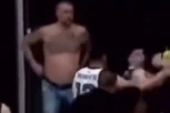 ŠOKANTNI SNIMAK: Nije se znalo ko koga udara - proslavljeni reprezentativac u centru skandala! (VIDEO)