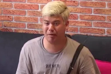 UROŠ STANIĆ LIJE SUZE NA ROĐENDAN: Evo ko mu je UMESTO OCA poslao čestitku zbog koje je počeo da JECA! Voleo ga je, a i on ga se ODREKAO (FOTO)