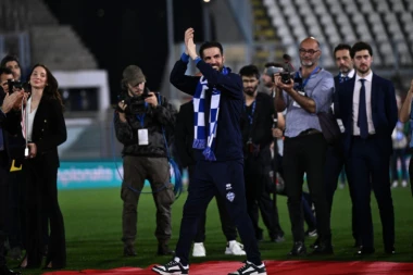 BAJKA NA JEZERU: Fabregas odveo Komo u Seriju A, a sada je uradio ovo!