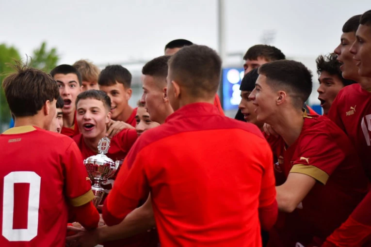 SRPSKI REPREZENTATIVCI PRIGRLILI TROFEJ: Okončan je jubilarni Memorijalni turnir "Miljan Miljanić" - u finalu "orlići" srušili Bugare! (FOTO GALERIJA)