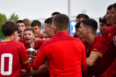 SRPSKI REPREZENTATIVCI PRIGRLILI TROFEJ: Okončan je jubilarni Memorijalni turnir "Miljan Miljanić" - u finalu "orlići" srušili Bugare! (FOTO GALERIJA)