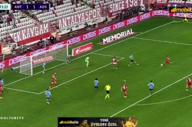 GOLČINA: Pogledajte spektakularan pogodak napadača iz Turske! (VIDEO)