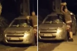 JEZIV SNIMAK IZ NOVOG SADA! Muškarac usred noći RAZLUPAO AUTOMOBIL, meštane probudila razbijanje, srča na sve strane! (VIDEO)