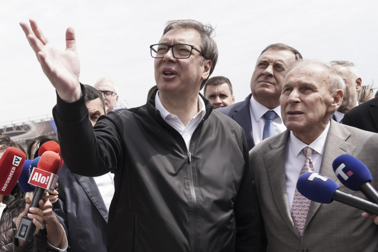 DŽAJIĆEVA PORUKA HEJTERIMA: Kome smeta Vučić u fudbalu?! To je ČAST!