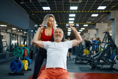 DEVOJKE OTKRILE ZBOG ČEGA IH PRIVLAČE STARIJI MUŠKARCI: Ovo su razlozi zbog kojih ih biraju umesto svojih vršnjaka