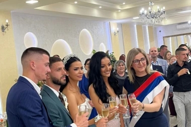 MILOŠ KUKOLJ REKAO "DA" LEPOJ KRISTINI: Krilni napadač Radničkog iz Obrenovca potpisao životni ugovor!