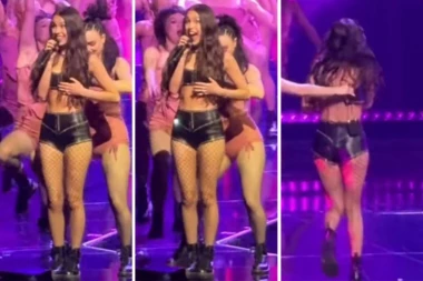 PEVAČICI TOKOM KONCERTA PUKAO KORSET: Rukama drži grudi, snimak postao VIRALAN! (VIDEO)