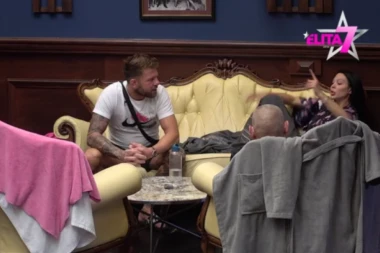 MAJA ZAREŽALA NA PORODICU KROFAK: Stanislavu sasula sve u lice, nastao KARAMBOL zbog čestitke!